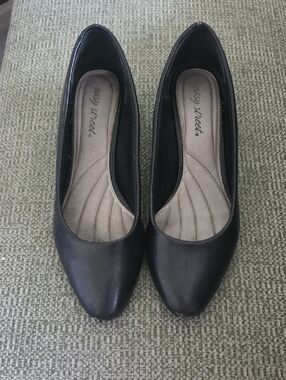 easy street Black Pointed-Toe Comfort Flats